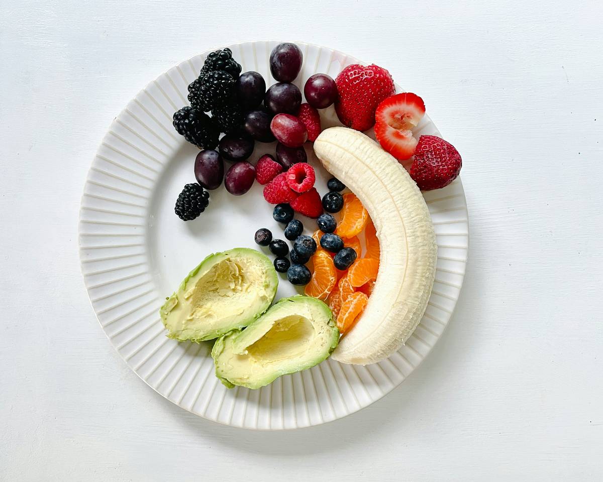 Colorful plate showing what are kid friendly meals using the 3-component system
