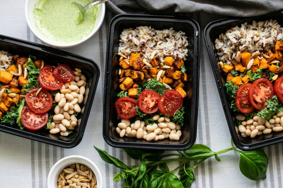 meal prep for big families featuring a week's worth of dinners laid out in labeled containers